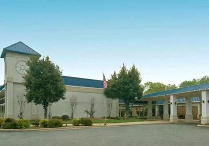 فندق Econo Lodge Inn & Suites