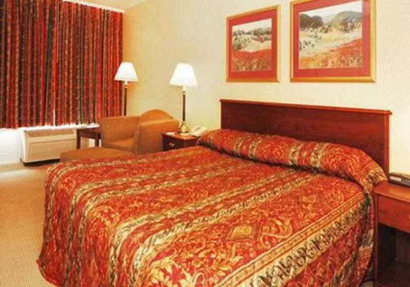فندق Econo Lodge Inn & Suites