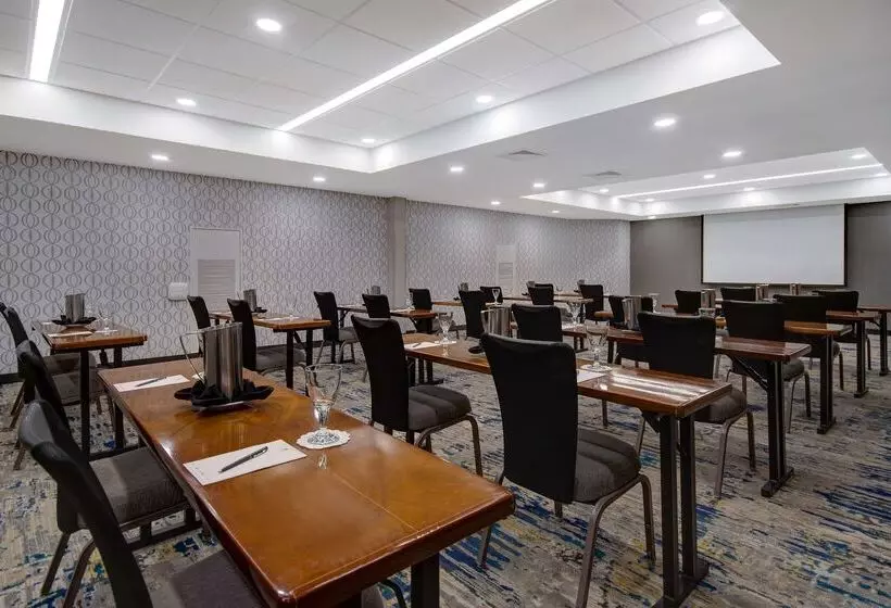 酒店 Embassy Suites By Hilton Detroit Metro Airport