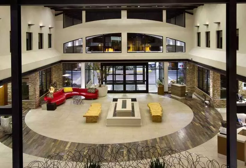 酒店 Embassy Suites By Hilton Detroit Metro Airport