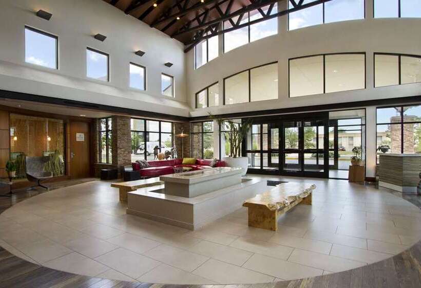 هتل Embassy Suites By Hilton Detroit Metro Airport