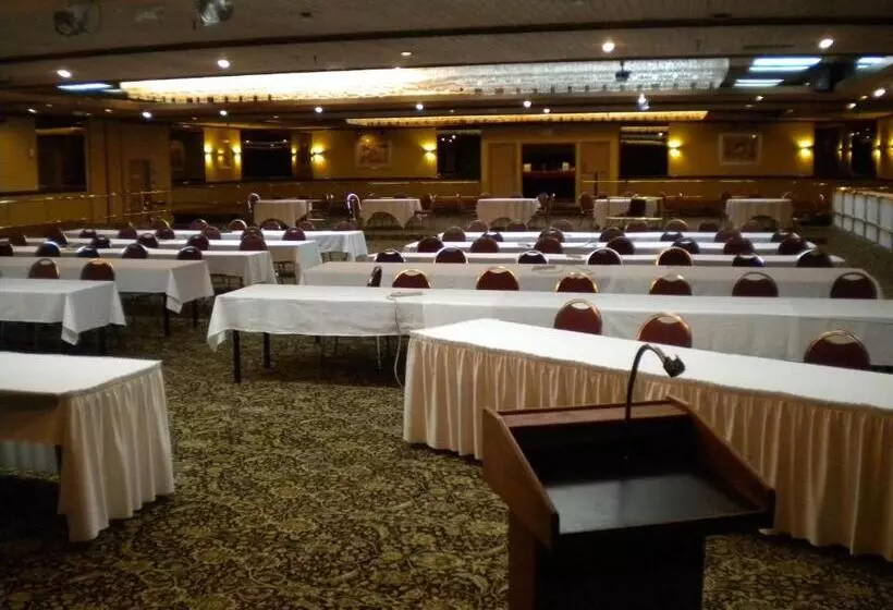 فندق Golden Sails