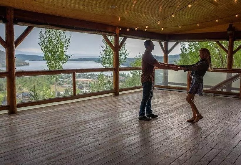 בית מלון כפרי Grand Lake Lodge