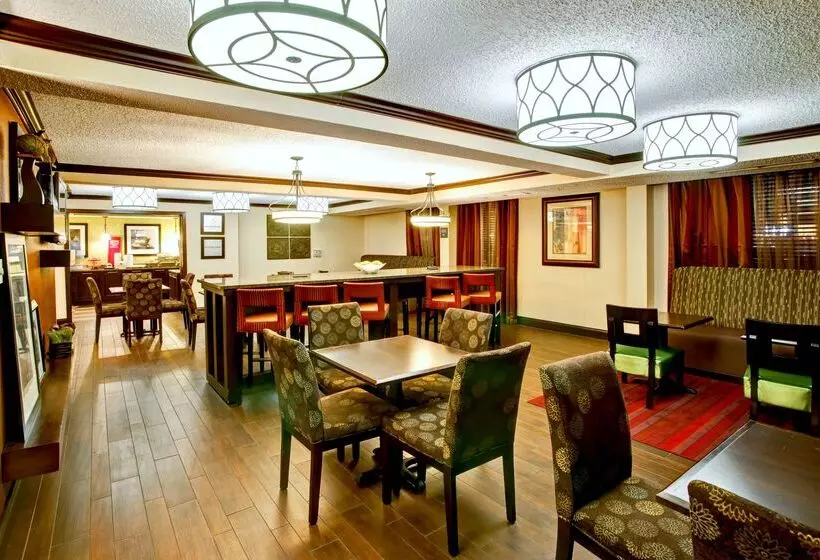 فندق Hampton Inn College Station