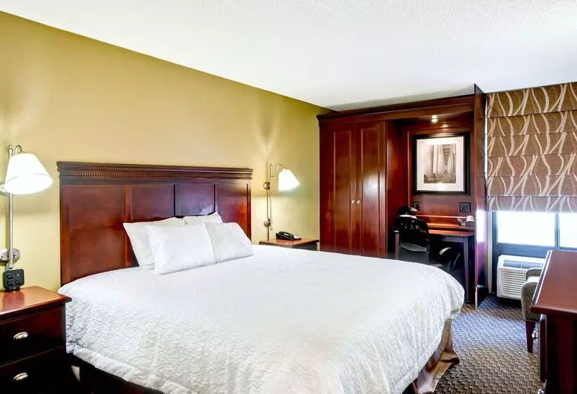 فندق Hampton Inn College Station