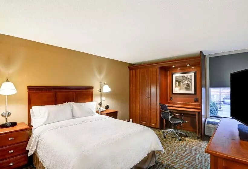 فندق Hampton Inn Hendersonville