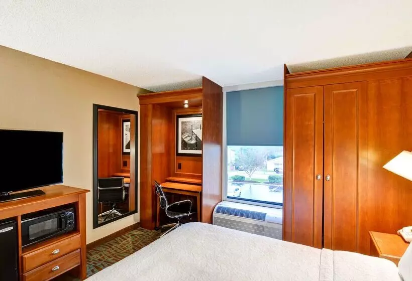 فندق Hampton Inn Hendersonville