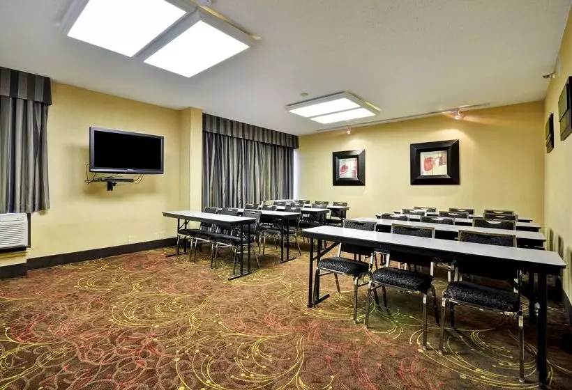 Отель Hampton Inn Memphis Poplar