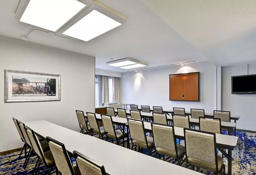 Отель Hampton Inn Memphis Poplar