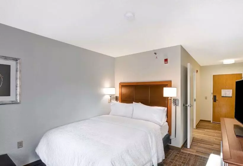 Отель Hampton Inn Memphis Poplar