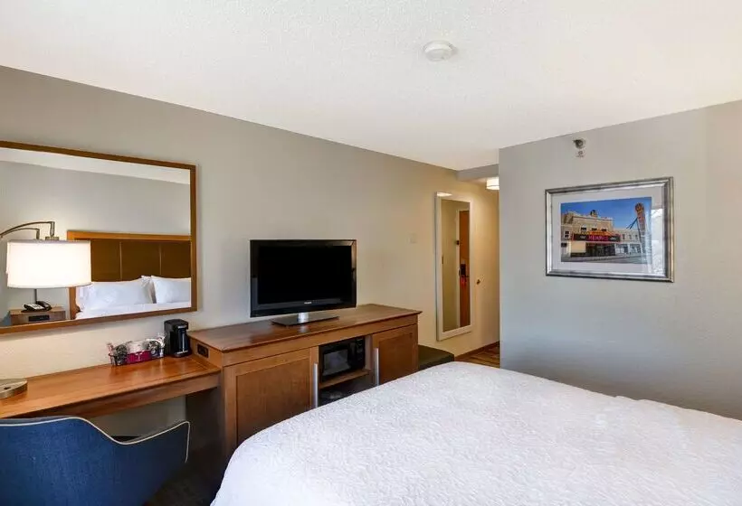 Отель Hampton Inn Memphis Poplar