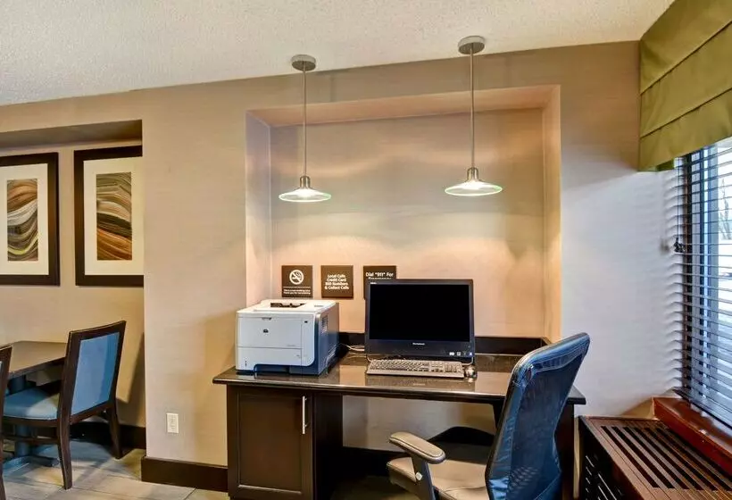 هتل Hampton Inn State College