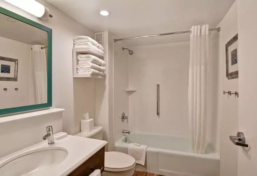 هتل Hampton Inn State College