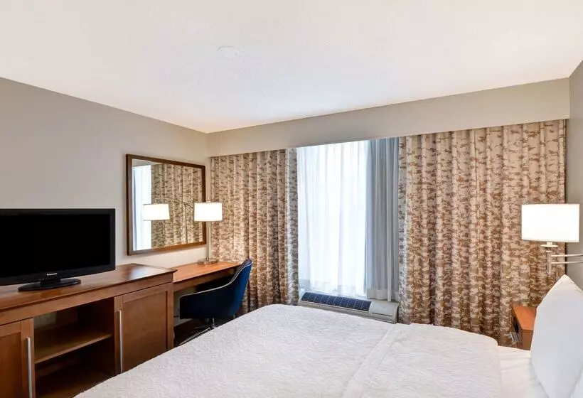 هتل Hampton Inn State College