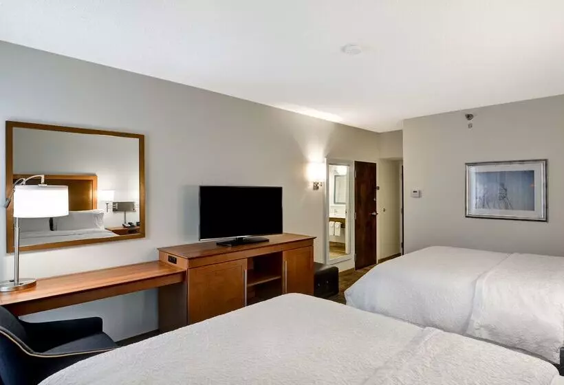 هتل Hampton Inn State College
