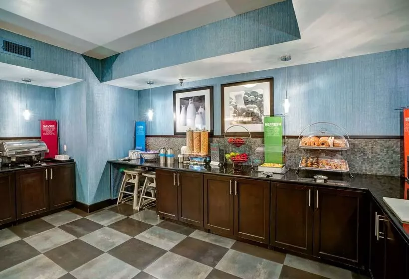 هتل Hampton Inn State College