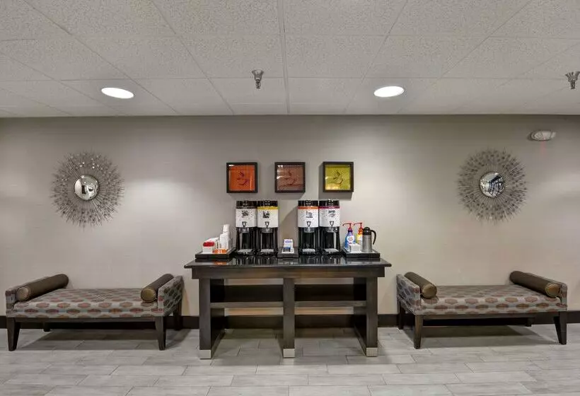 هتل Hampton Inn State College