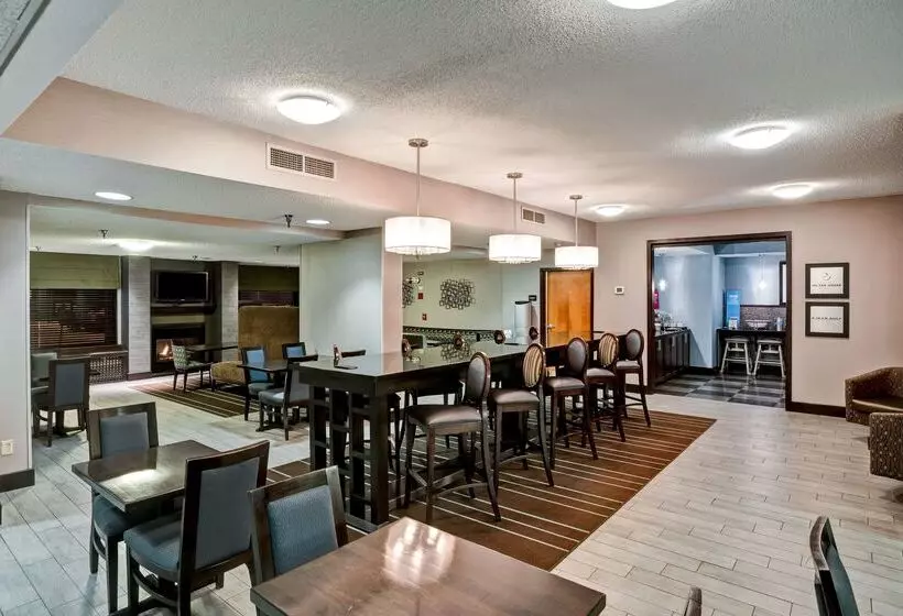 هتل Hampton Inn State College