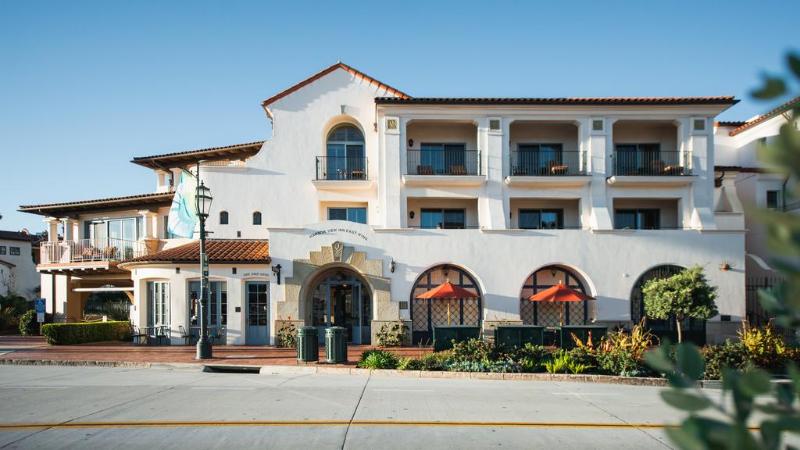 בית מלון כפרי Harbor View Inn