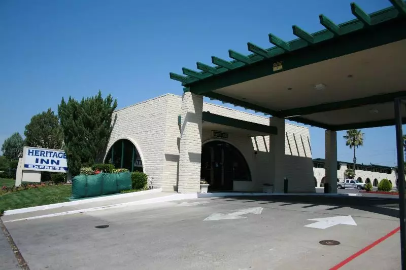 호텔 Heritage Inn Express Roseville