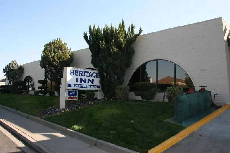 호텔 Heritage Inn Express Roseville