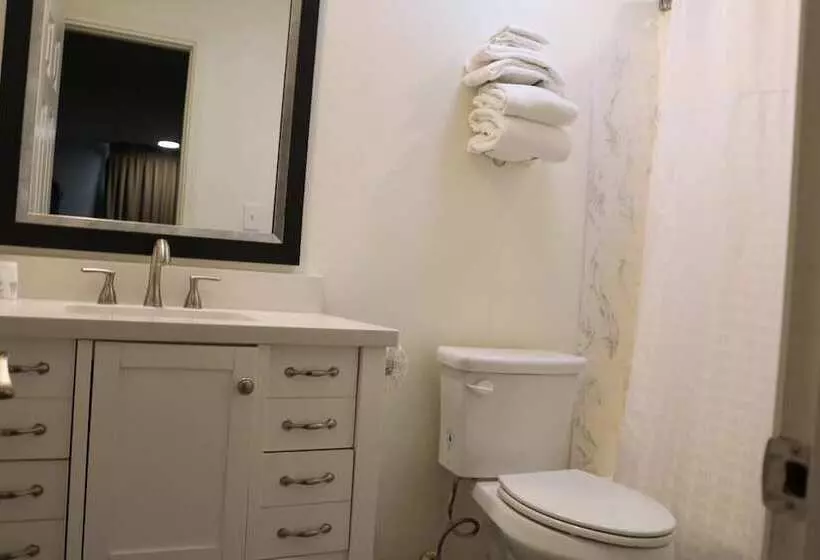 فندق Hobbs Family Inn