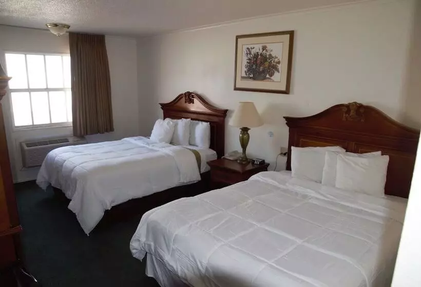 فندق Hobbs Family Inn