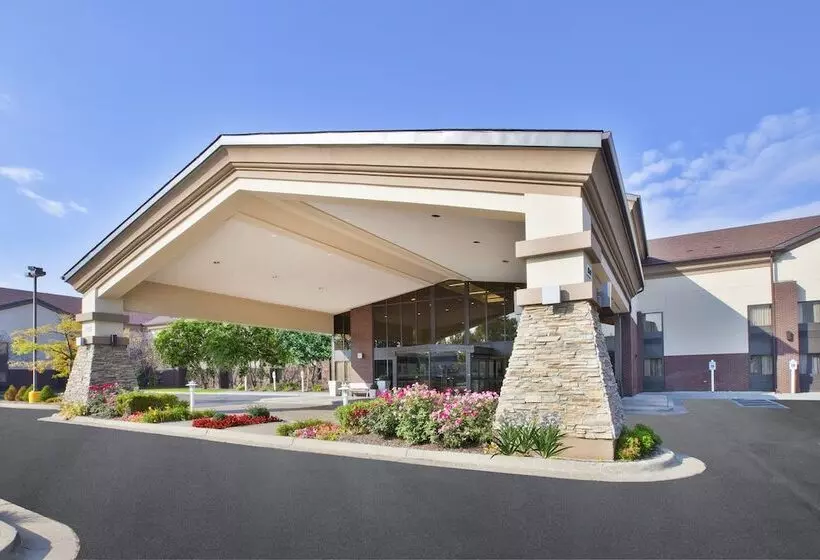 فندق Holiday Inn Express Detroit Warren/general Motors Technology Center, An Ihg