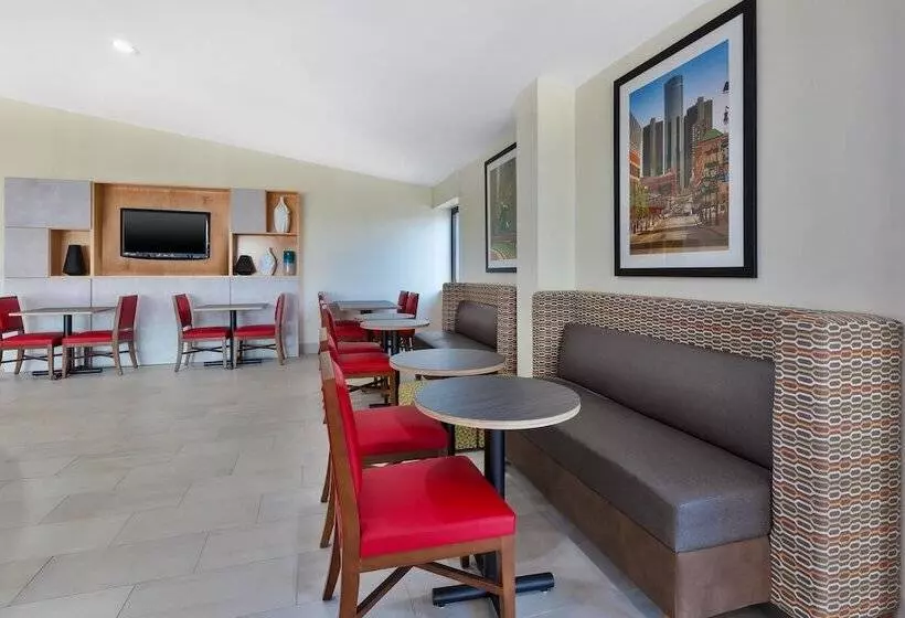 فندق Holiday Inn Express Detroit Warren/general Motors Technology Center, An Ihg