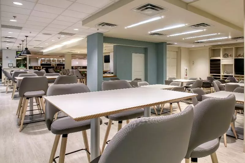 فندق Holiday Inn & Suites Atlanta Airport North, An Ihg