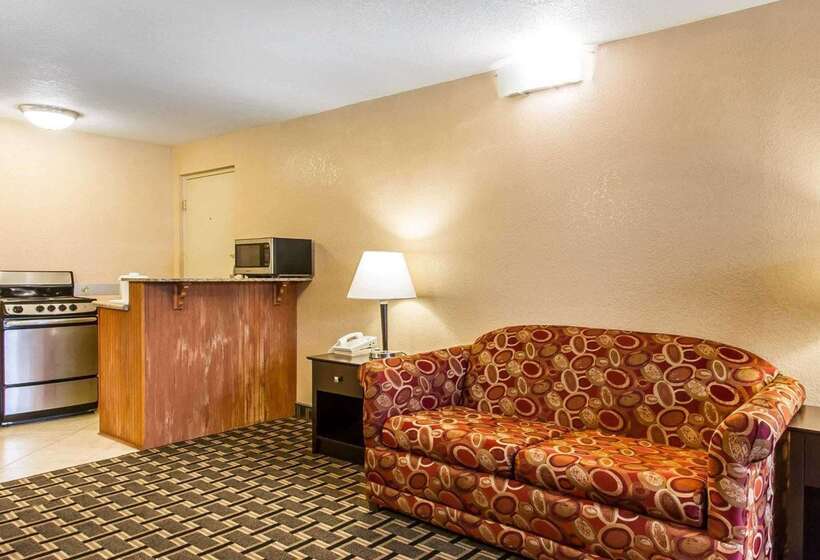 Otel Quality Inn Ada Near University