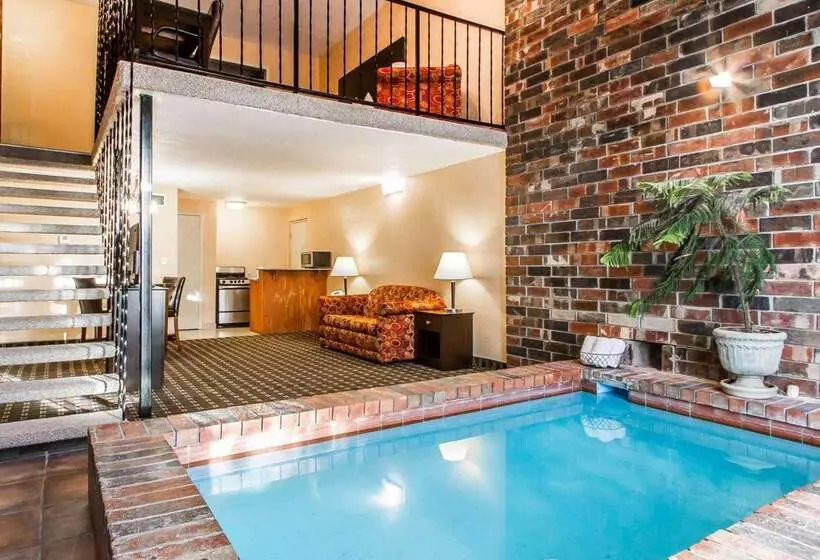 Hotelli Quality Inn Ada Near University