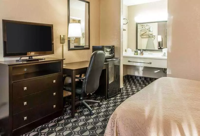 Hotelli Quality Inn Ada Near University