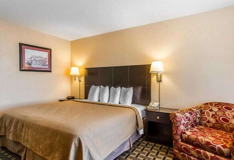Otel Quality Inn Ada Near University