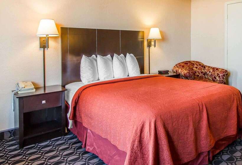 Otel Quality Inn Ada Near University