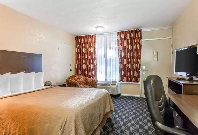 Hotelli Quality Inn Ada Near University