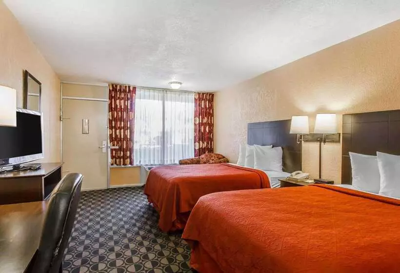 Hotelli Quality Inn Ada Near University