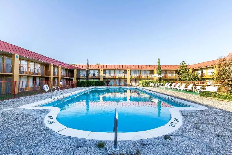 Hotelli Quality Inn Ada Near University