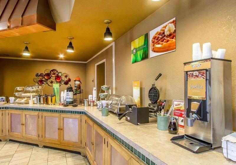 Otel Quality Inn Ada Near University