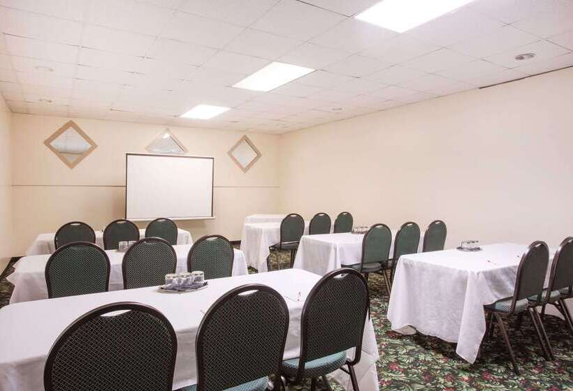 فندق Ramada By Wyndham & Suites Warner Robins