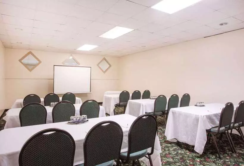 Hotel Ramada By Wyndham & Suites Warner Robins