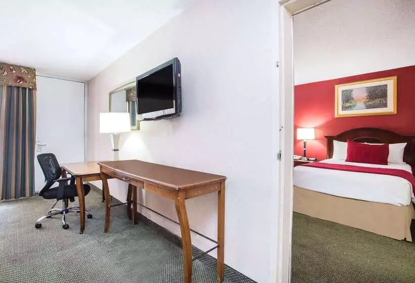 Hotel Ramada By Wyndham & Suites Warner Robins