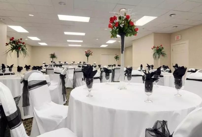 Hotel Ramada By Wyndham & Suites Warner Robins