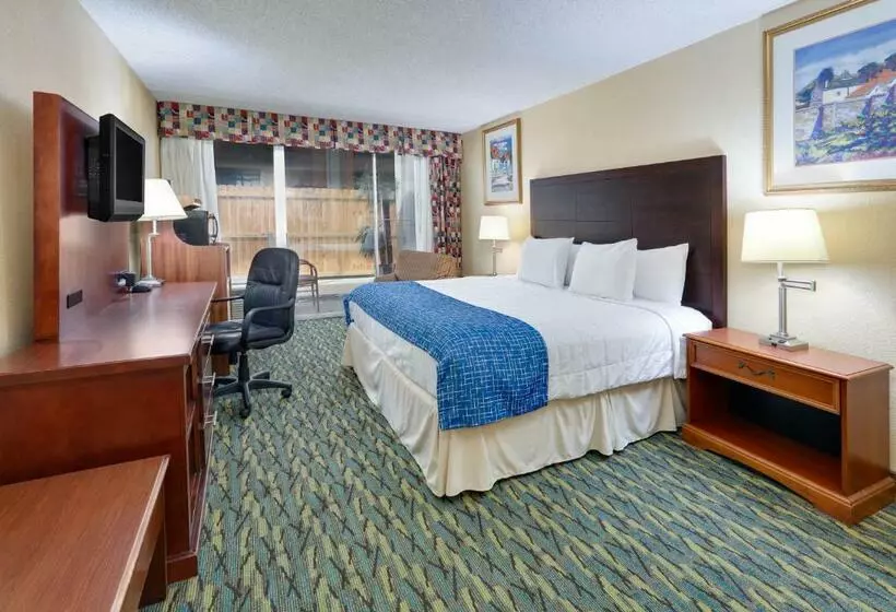 فندق Travelodge By Wyndham Texarkana