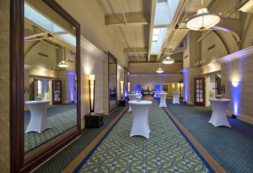 هتل Crowne Plaza Indianapolis Dwtn Union Stn, An Ihg