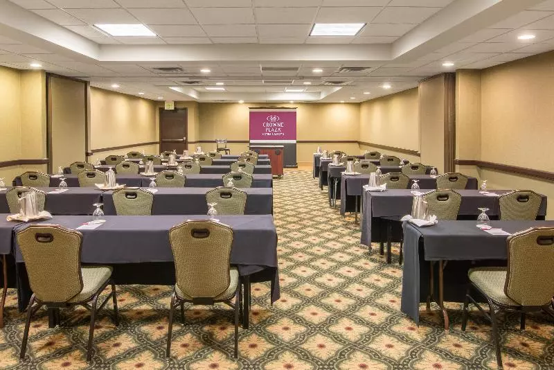 فندق Crowne Plaza Indianapolis Airport, An Ihg