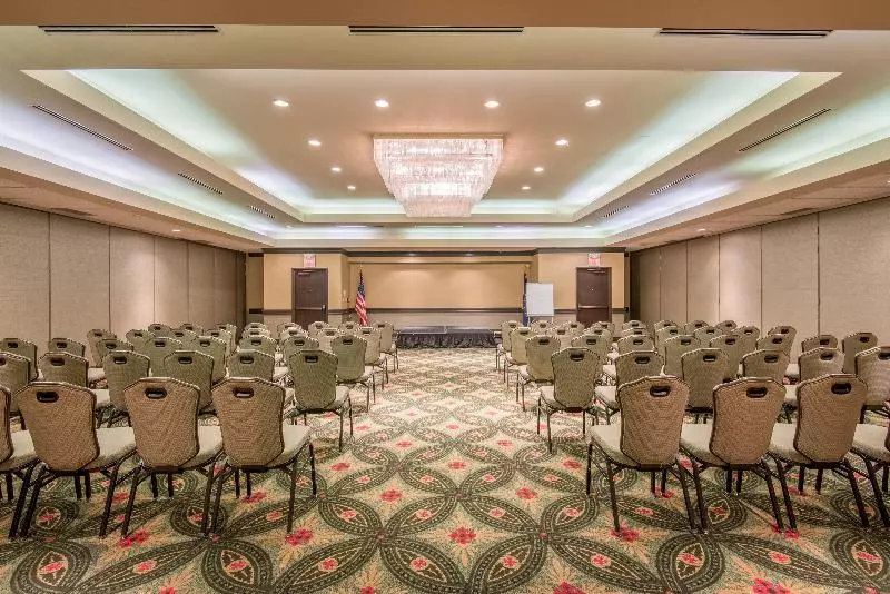 فندق Crowne Plaza Indianapolis Airport, An Ihg