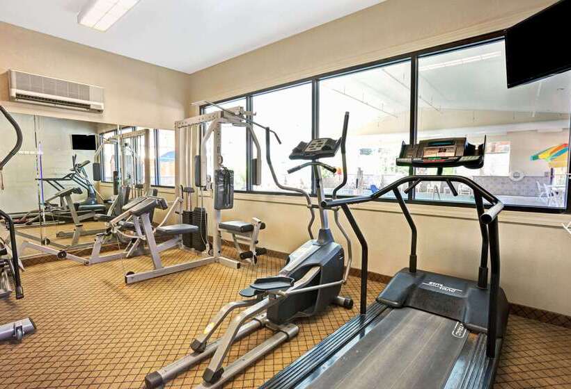 هتل Days Inn By Wyndham Ann Arbor