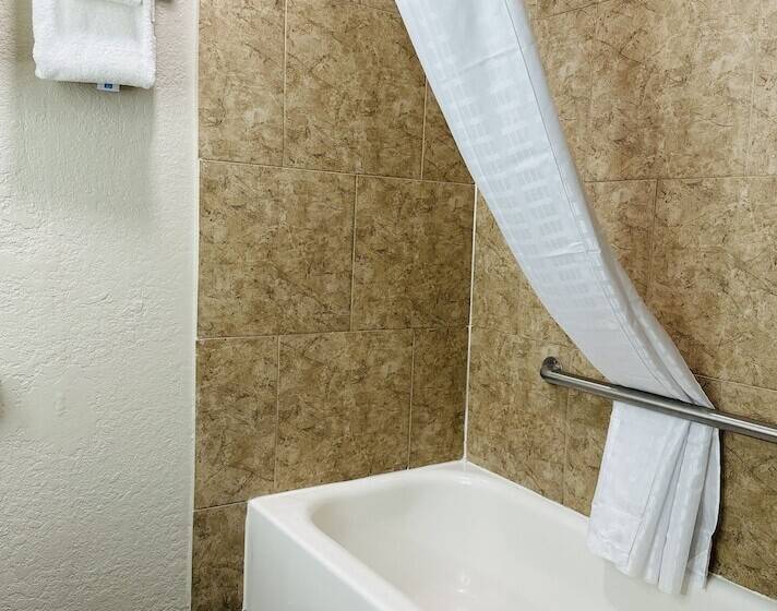 בית מלון כפרי Days Inn By Wyndham Ocala North