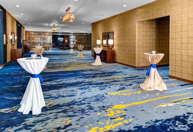 Doubletree By Hilton Hotel Arlington Dfw South